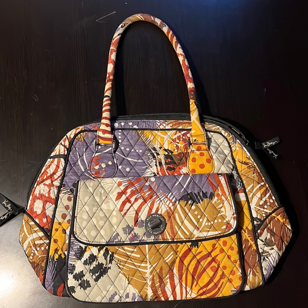 Vera Bradley shoulder bag/purse with the Painted Feathers pattern from 2016